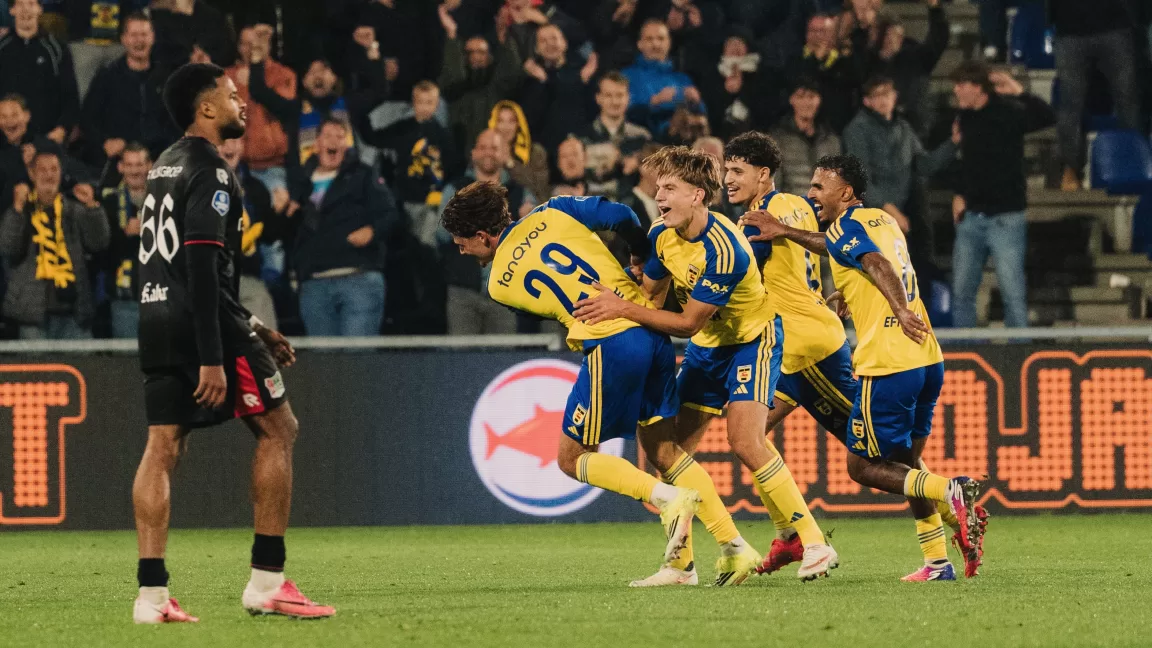 SAMENVATTING SC CAMBUUR - N.E.C. NIJMEGEN (3-0)