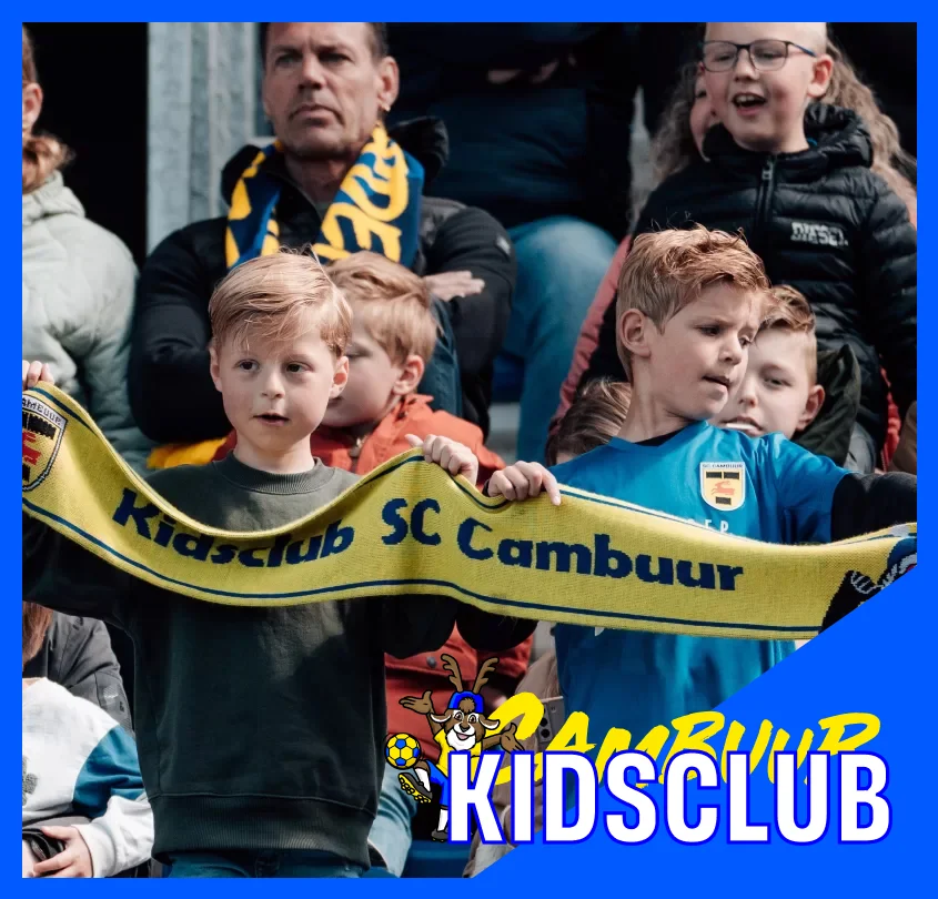 KidsClub: kinderen met een KidsClub SC Cambuur-sjaal op de tribune