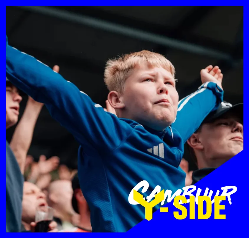 Y-Side: jonge supporter juicht op de tribune
