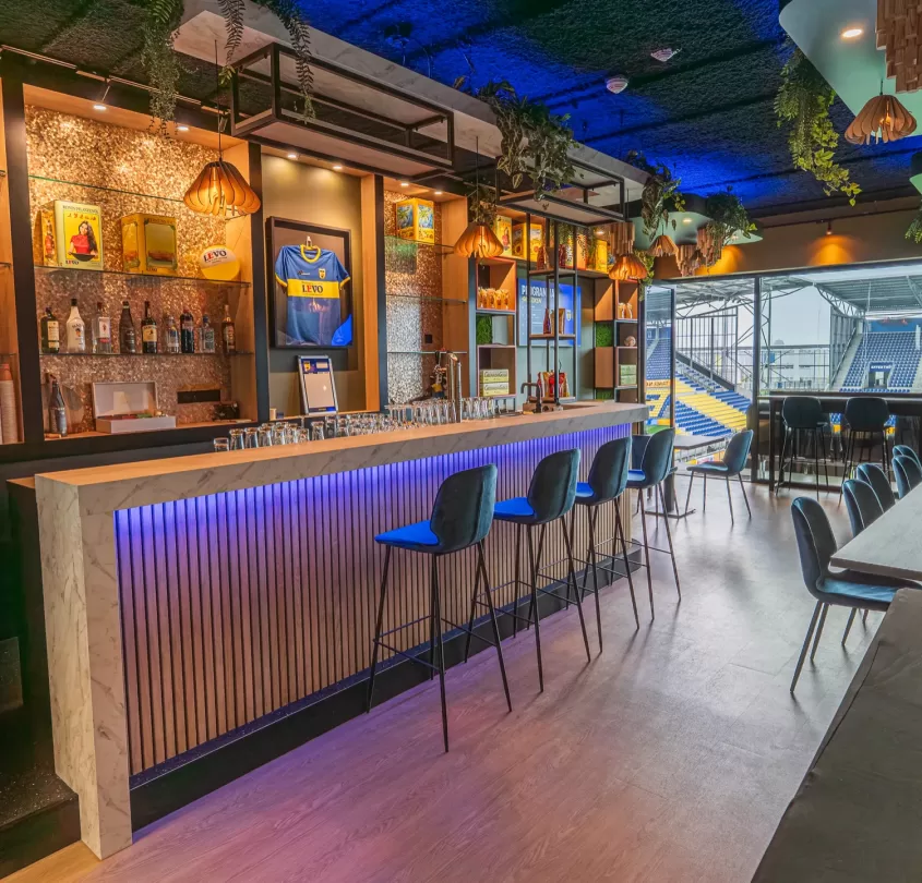 Skybox Levo met verlichte bar
